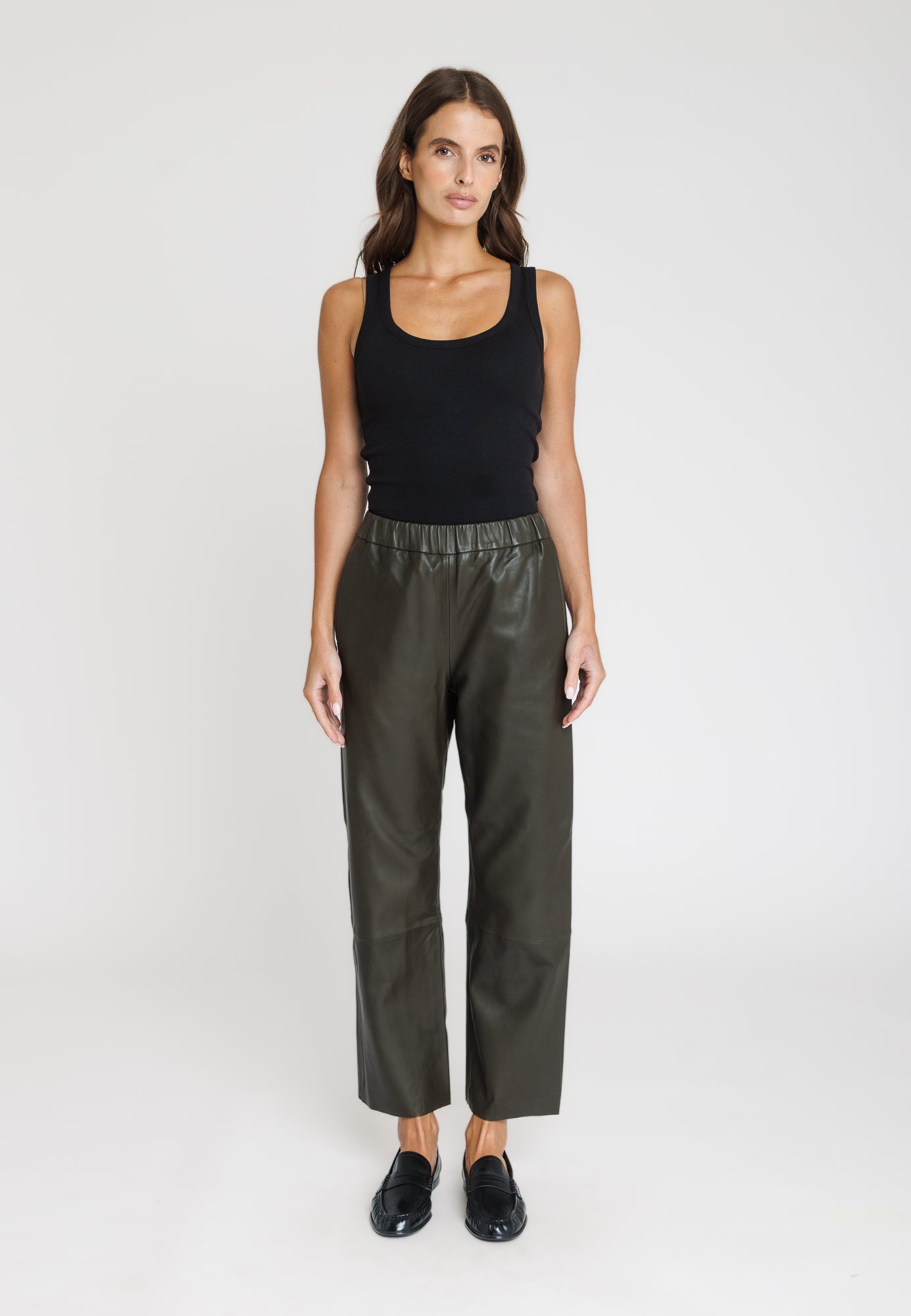 Pantalon cuir SARAH PANT KAKI - vue dos - Serge Pariente Paris