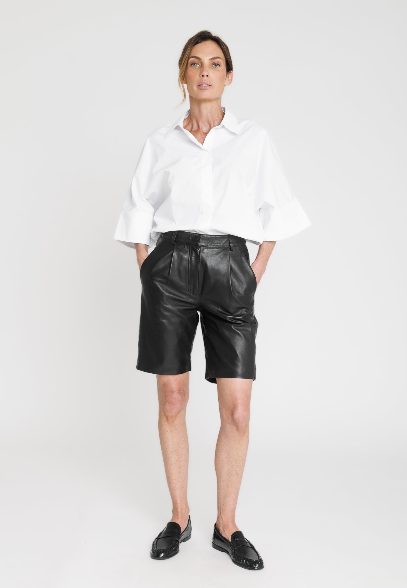 Bermuda cuir BERMUDA SHIP4 BLACK - vue portee - Serge Pariente Paris