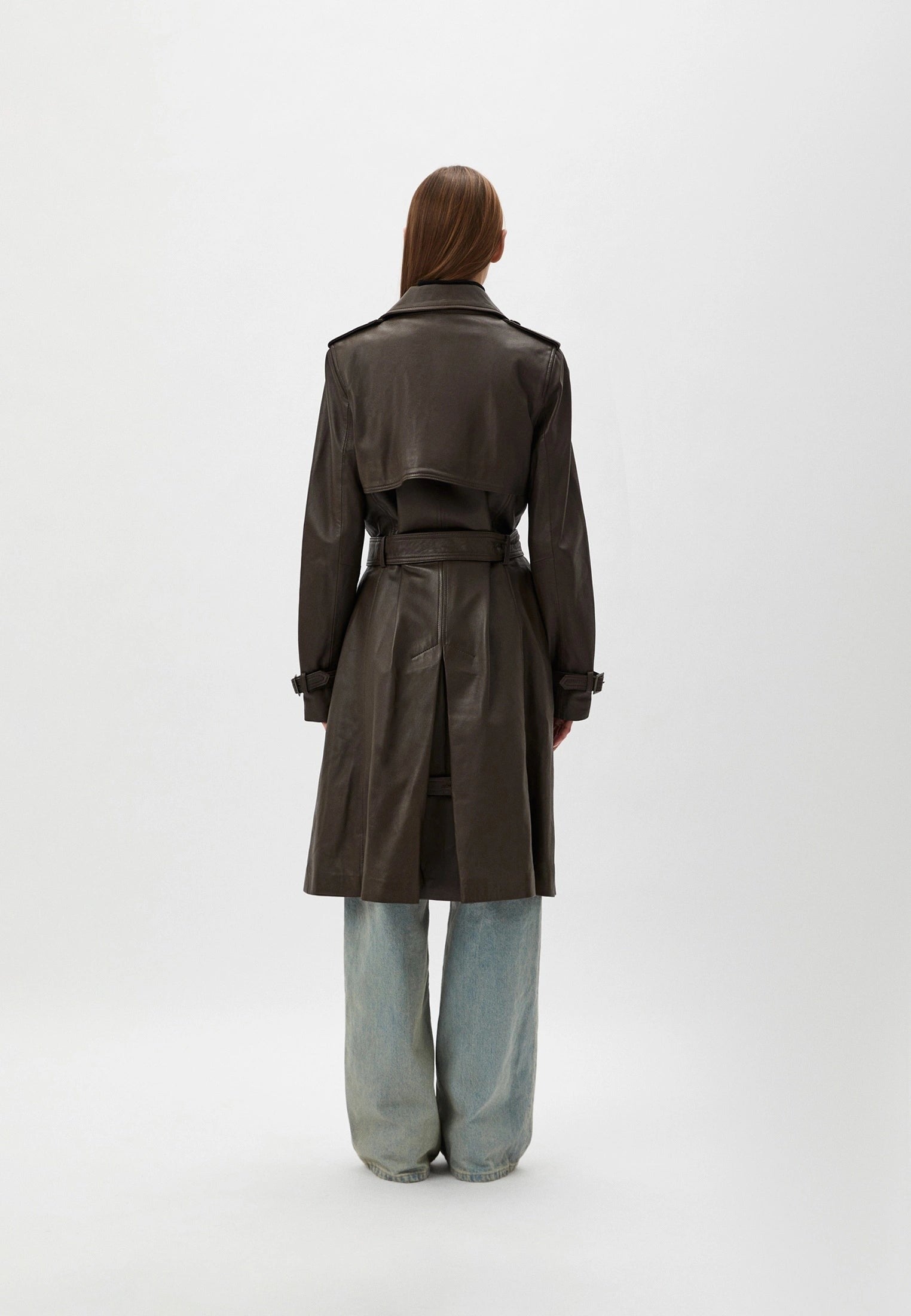 Détail ceinture col revers GLORIA TRENCH BROWN — Serge Pariente