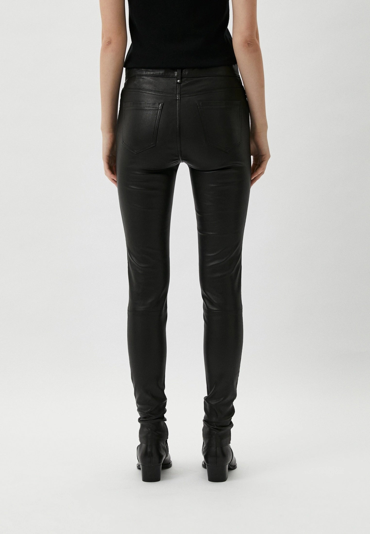 Détail cuir nappa souple pantalon noir — Serge Pariente Paris