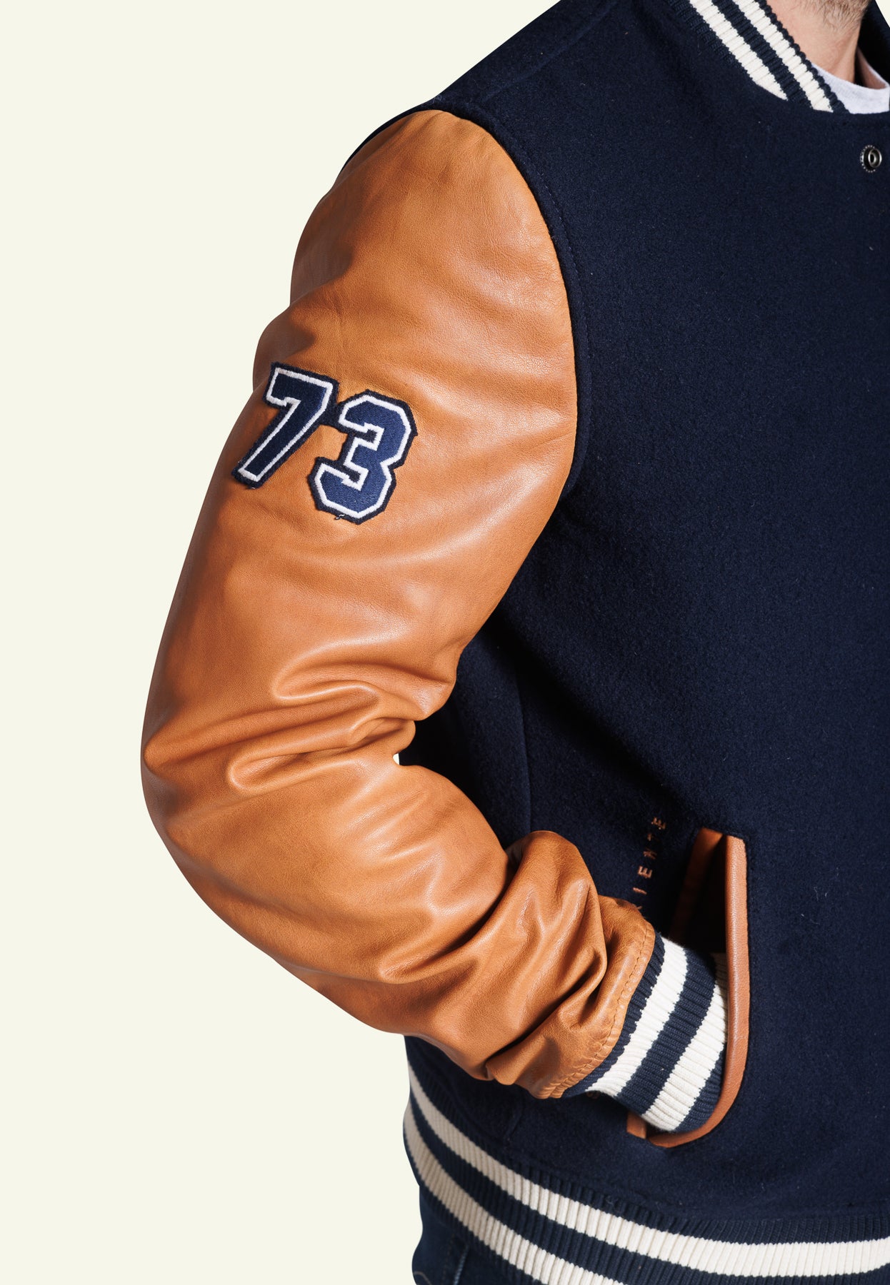Blouson varsity VARSITY BLUE ET COGNAC - vue dos - Serge Pariente Paris