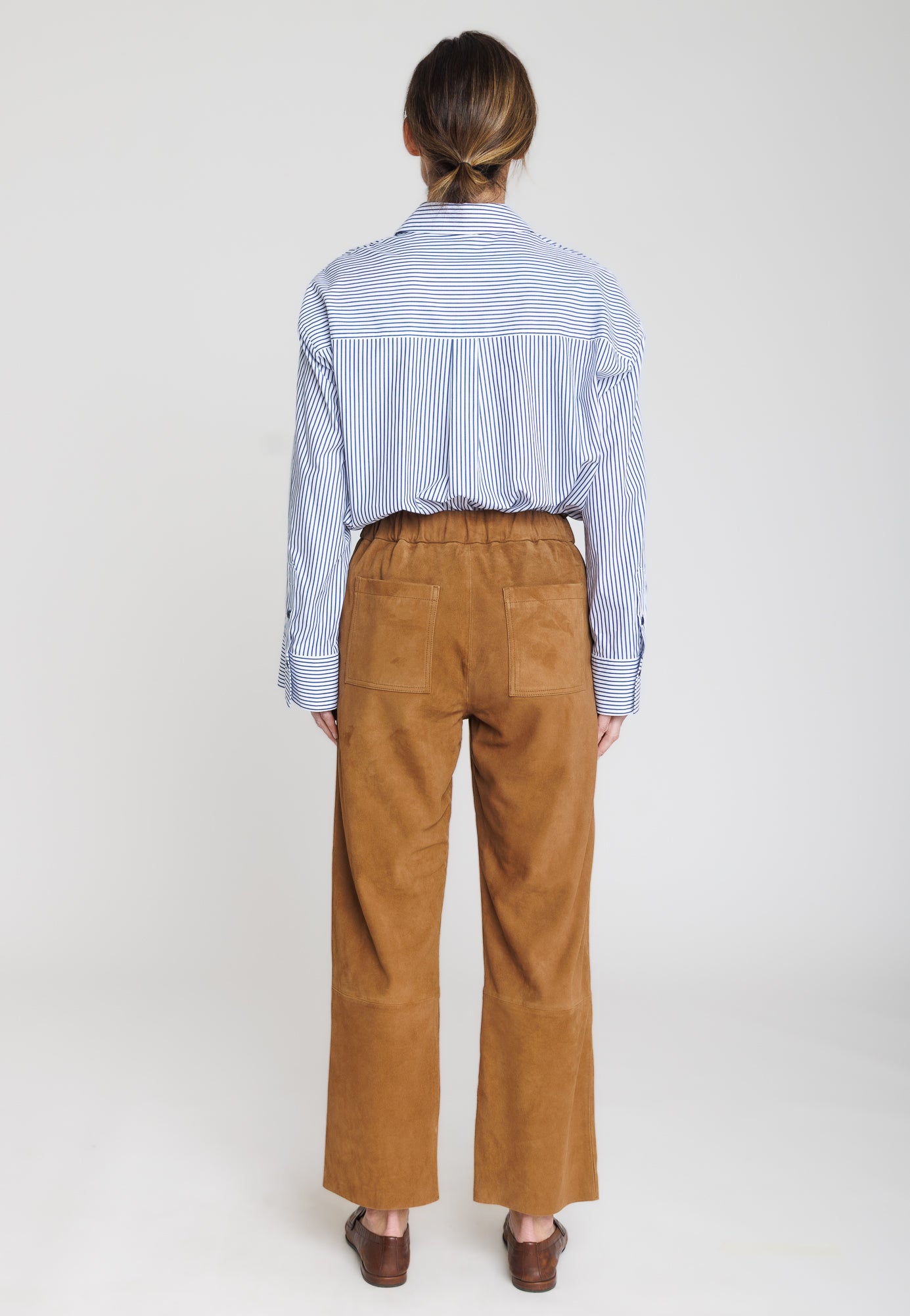 Pantalon daim SARA PANT VS COGNAC - vue dos - Serge Pariente Paris
