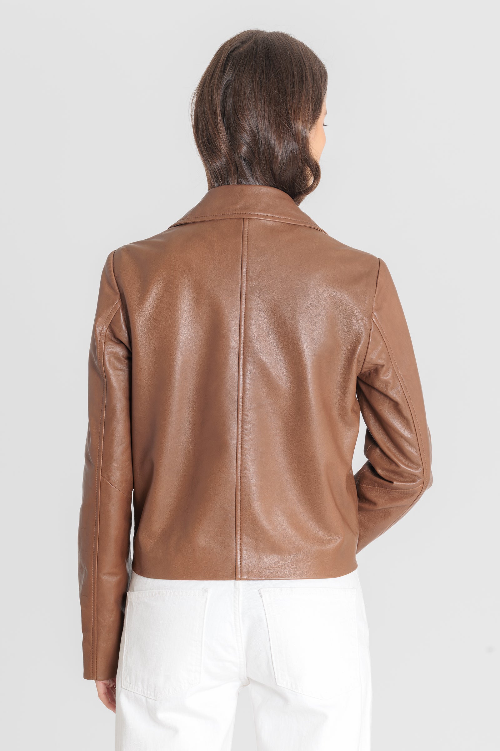 Blouson cuir ELINA COGNAC - vue portee - Serge Pariente Paris