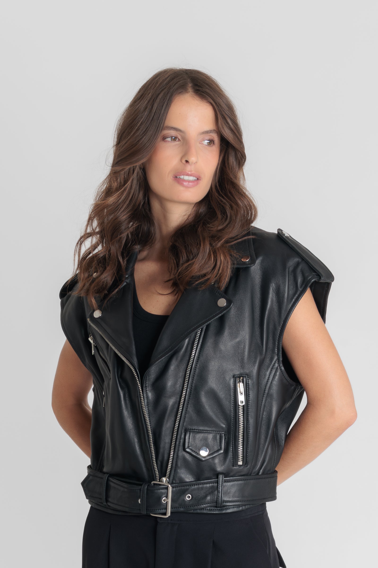 Gilet cuir STEF GILET BLACK - vue portee - Serge Pariente Paris