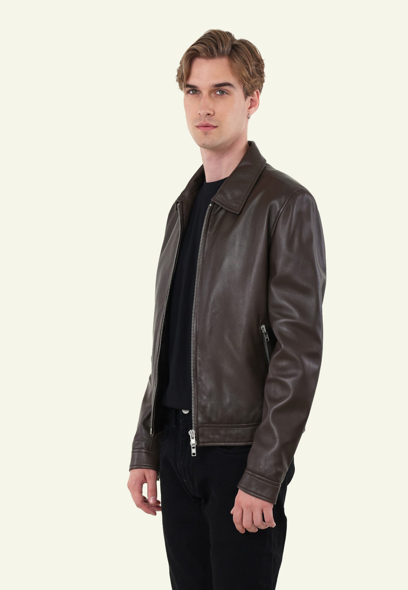 Détail grain naturel cuir mouton RANDOM BROWN — Serge Pariente
