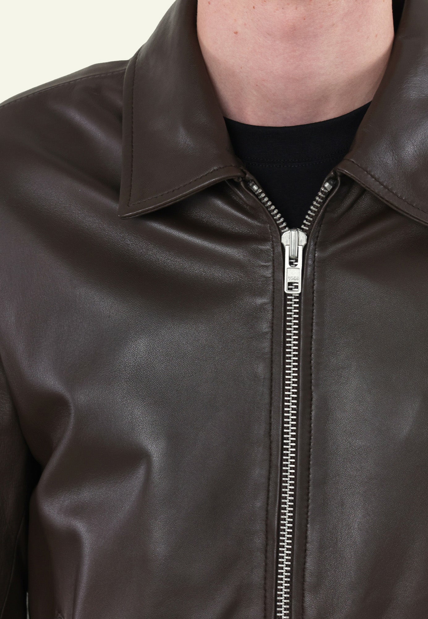 RANDOM BROWN porté homme veste cuir mouton brun — Serge Pariente