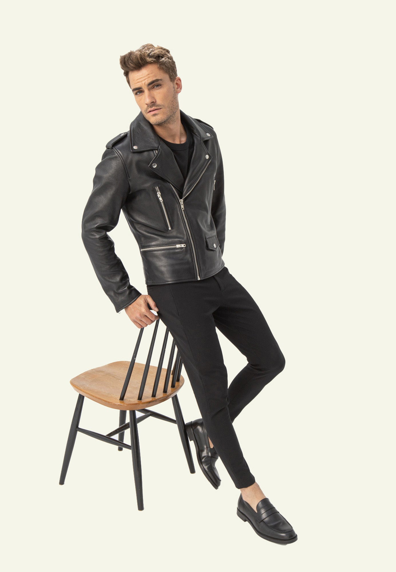 MAGNETIC BLACK porté homme perfecto cuir noir — Serge Pariente Paris