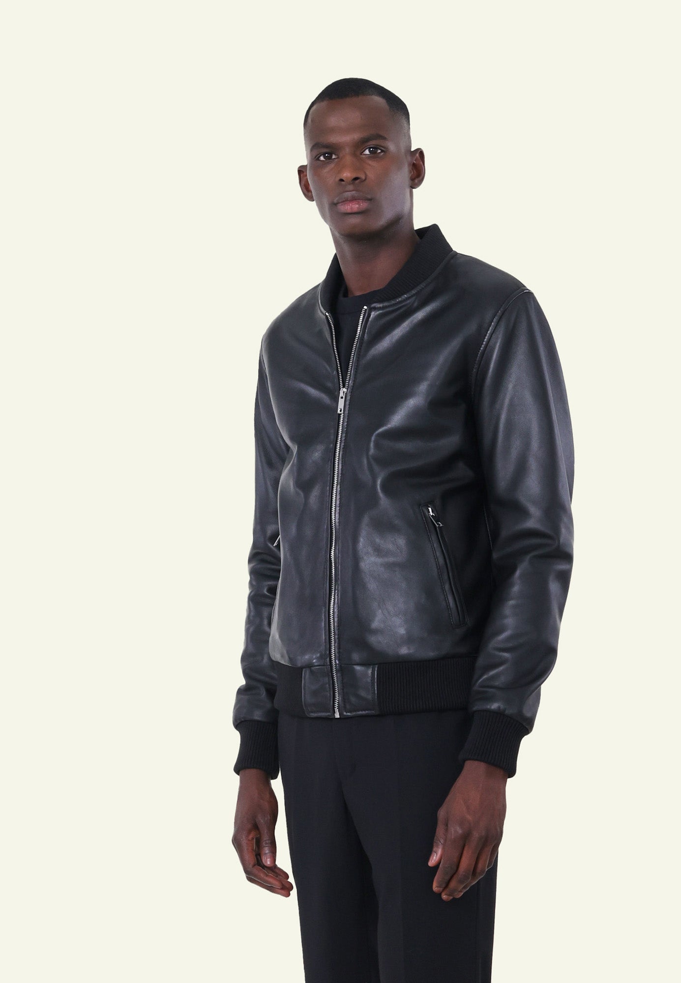 BONBON BLACK porté homme bomber cuir noir — Serge Pariente Paris