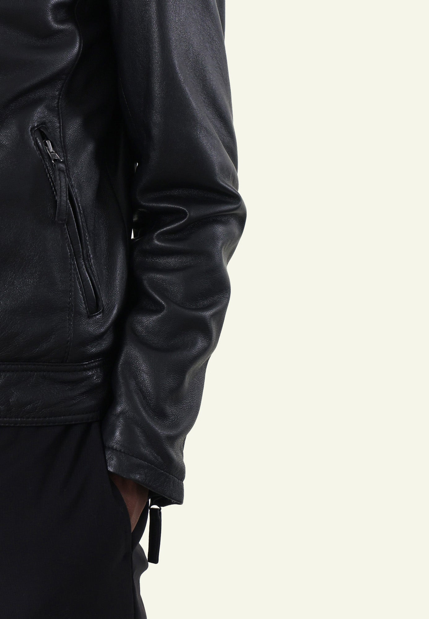 Blouson cuir TONIC NF BLACK vue zoom matière — Serge Pariente Paris