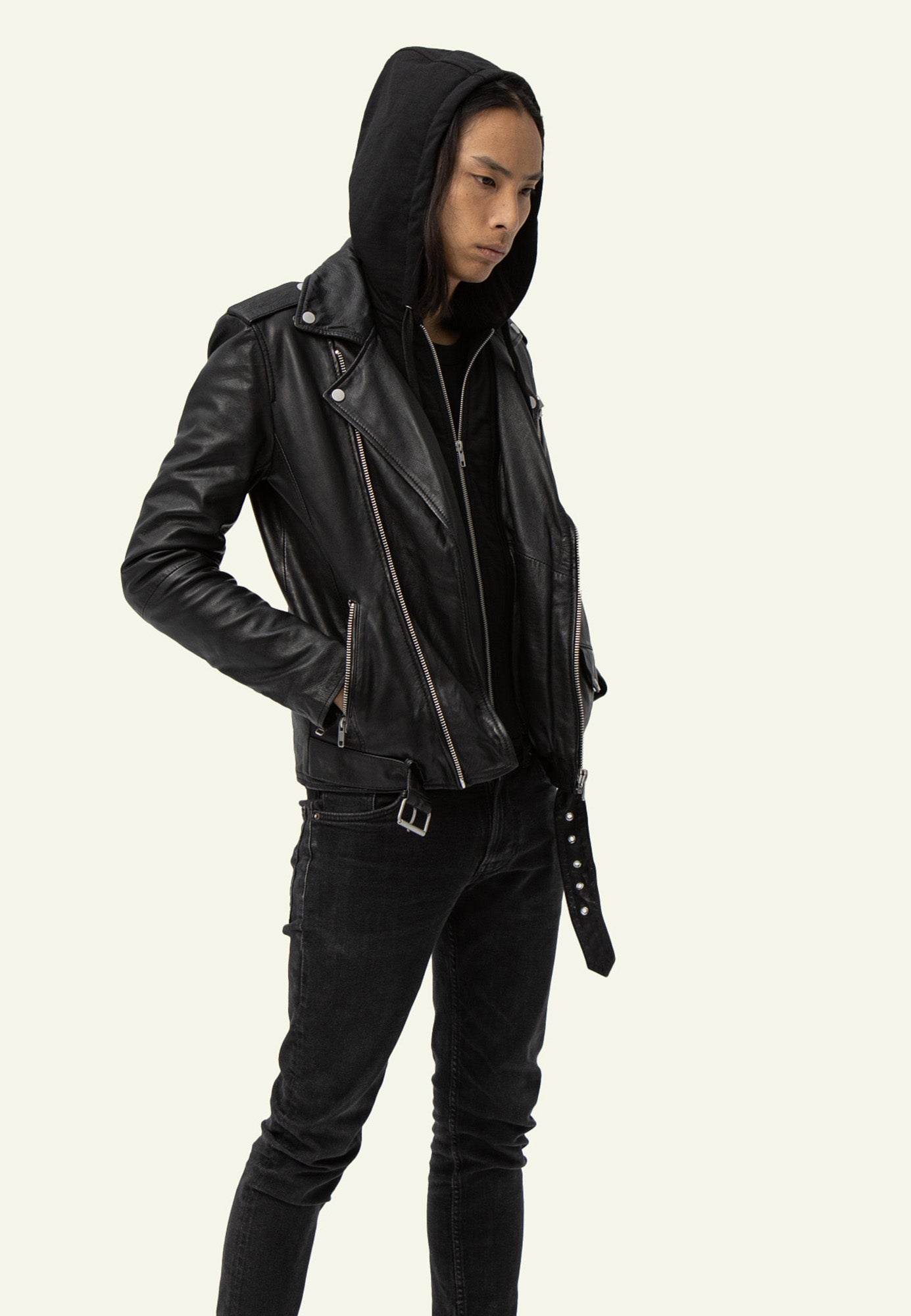 Blouson cuir ROCKER HOOD BLACK porté homme — Serge Pariente Paris