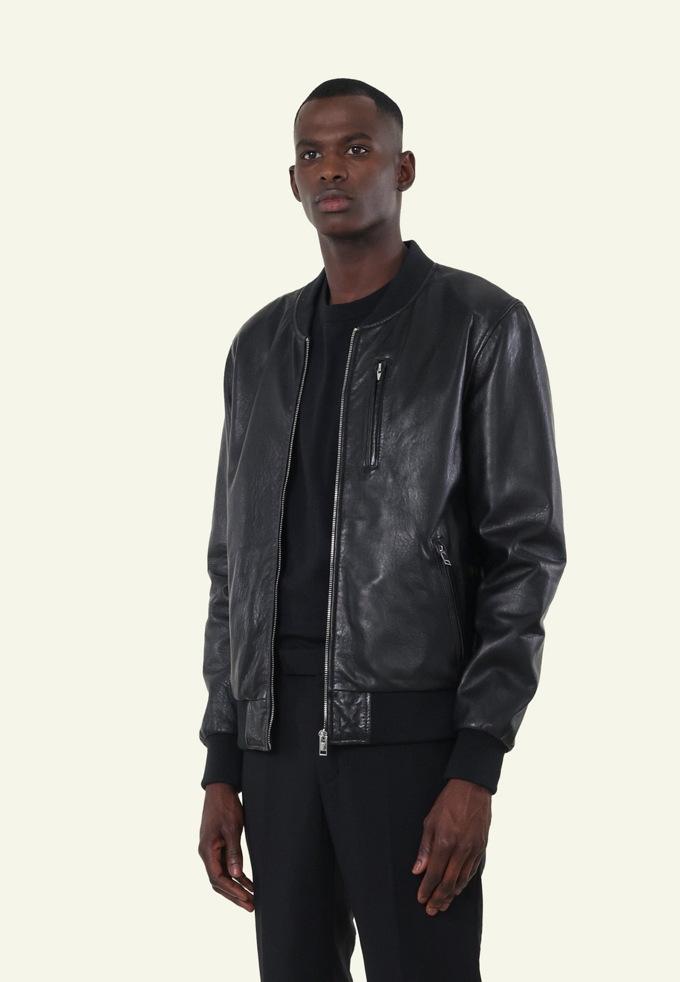 BONZIP BLACK porté homme bomber cuir noir — Serge Pariente Paris