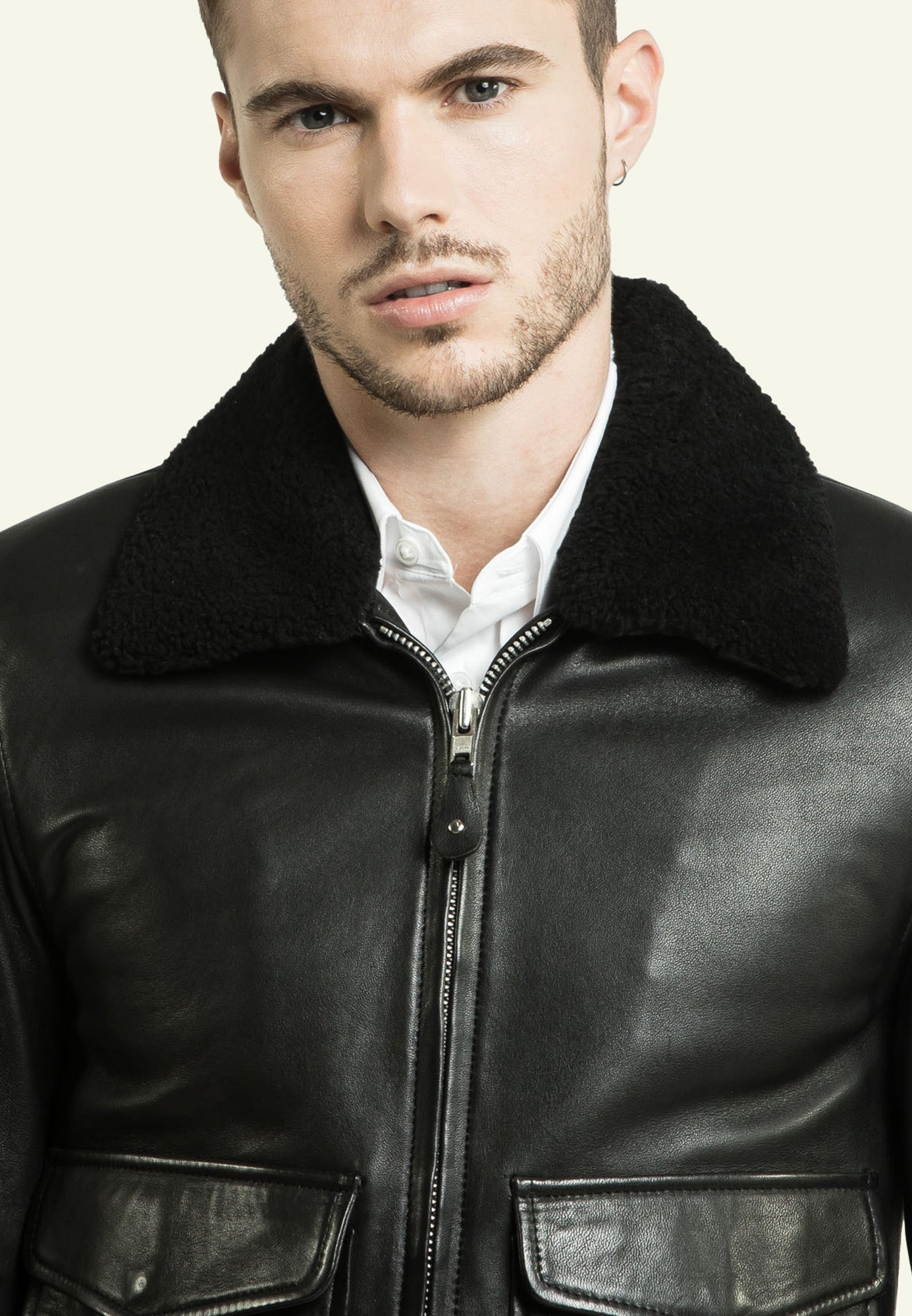 STYLE 18 BLACK porté homme blouson aviateur cuir — Serge Pariente