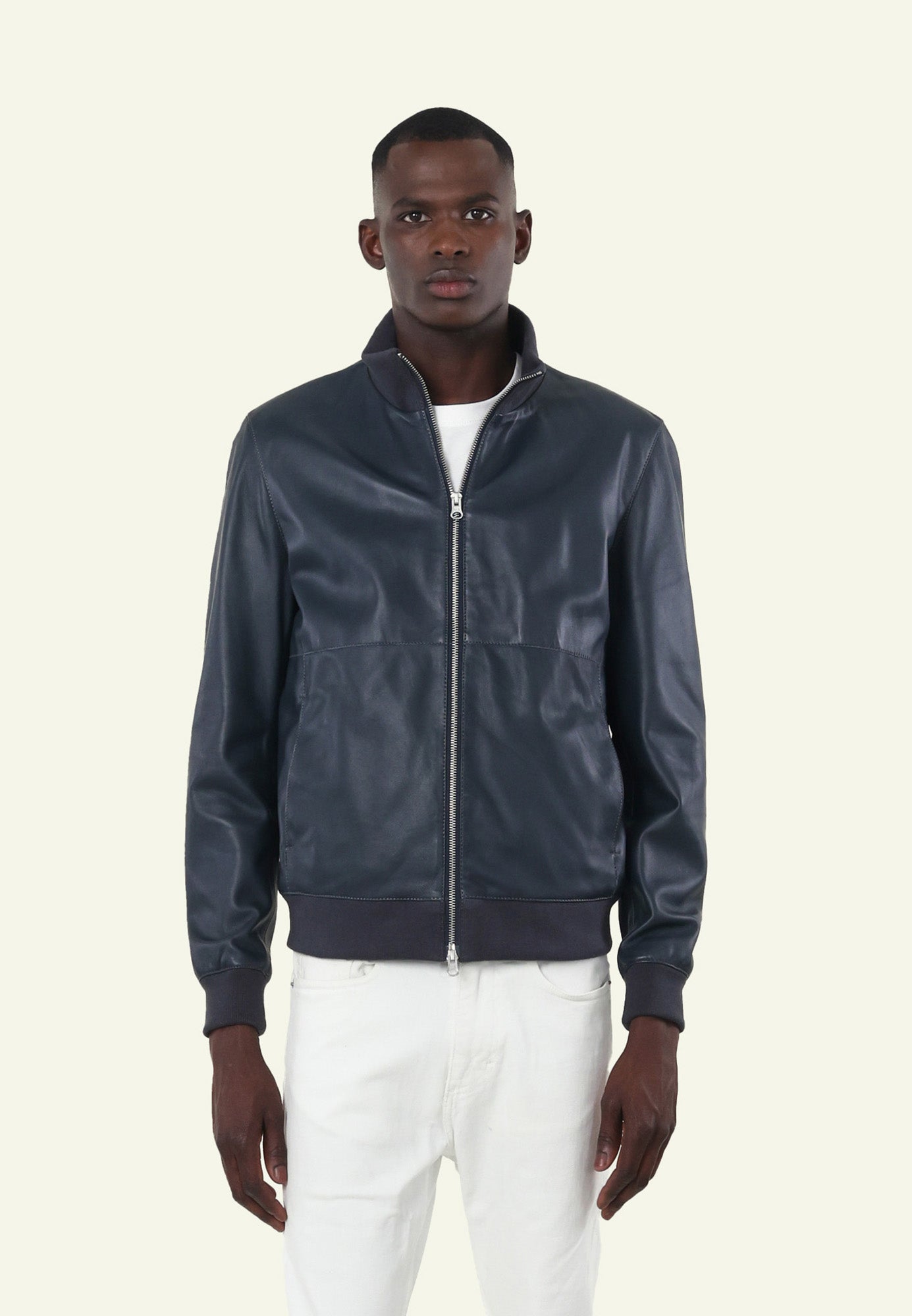 Blouson cuir DISCRET BLUE vue zoom matière — Serge Pariente Paris