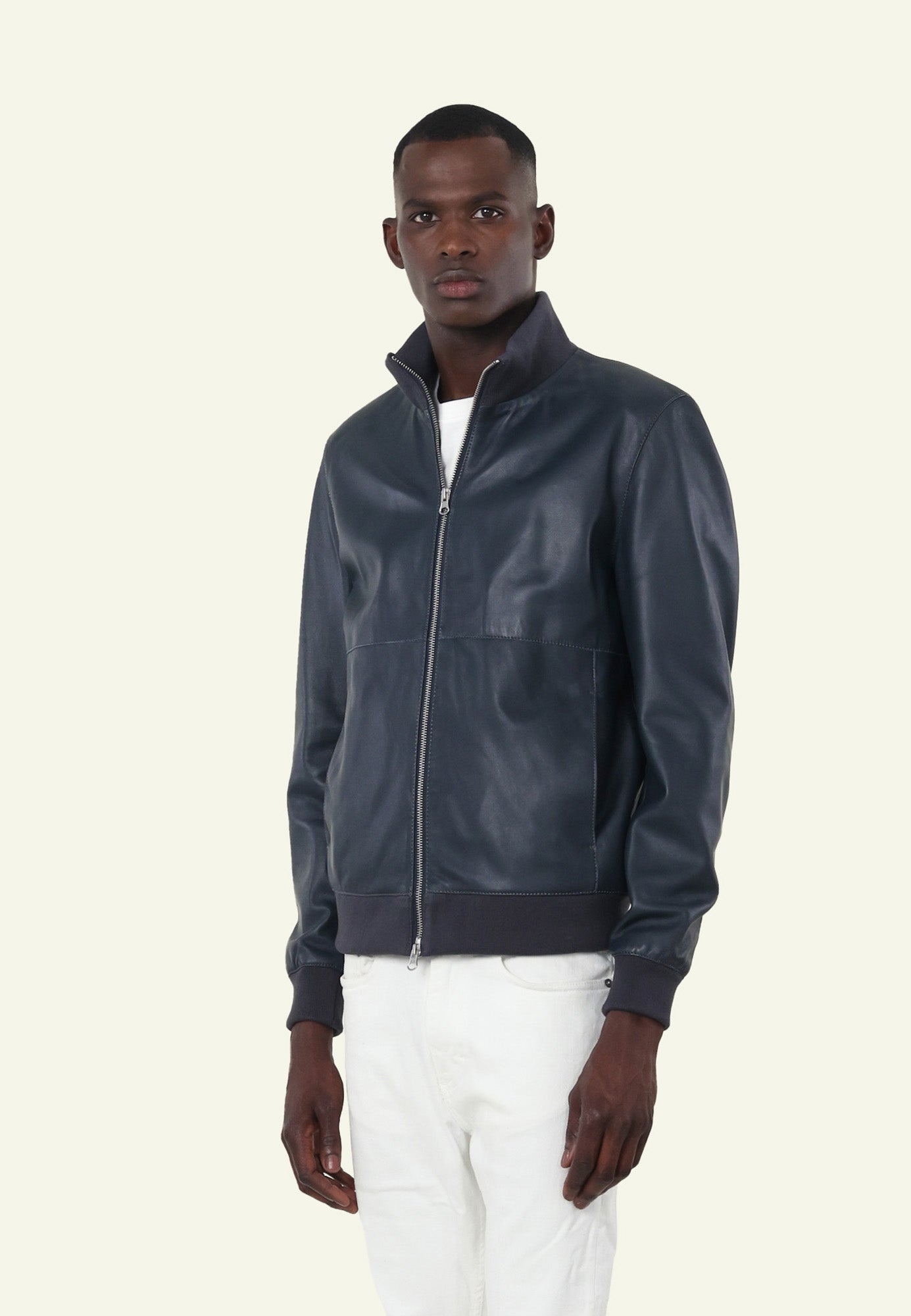 Blouson cuir mouton bleu foncé tricot DISCRET BLUE face — Serge Pariente