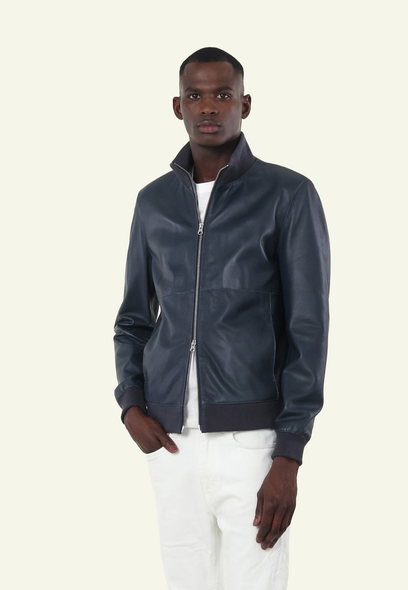 DISCRET BLUE vue dos blouson cuir mouton bleu — Serge Pariente