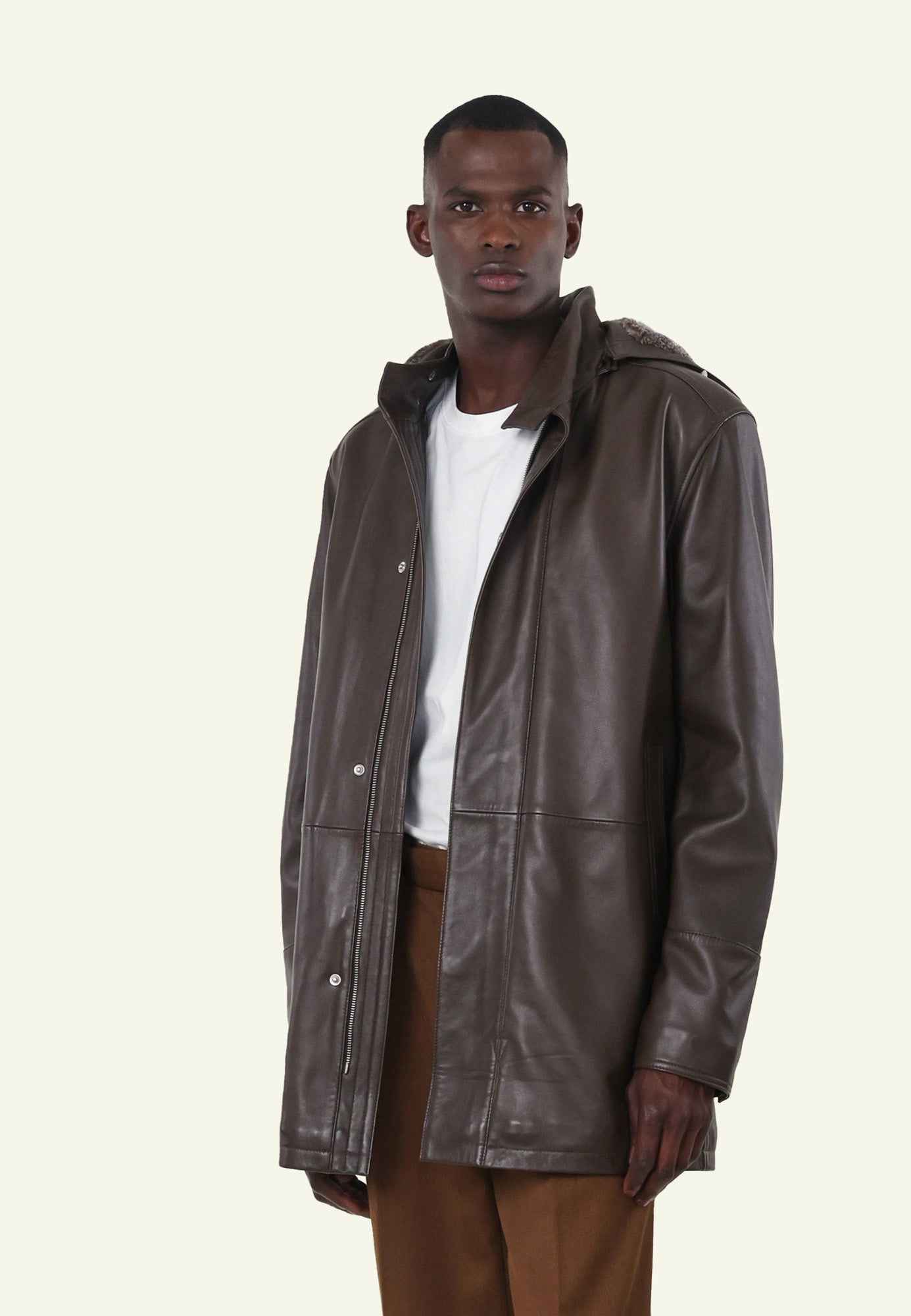 Détail col boutons manteau cuir COAT BROWN — Serge Pariente Paris