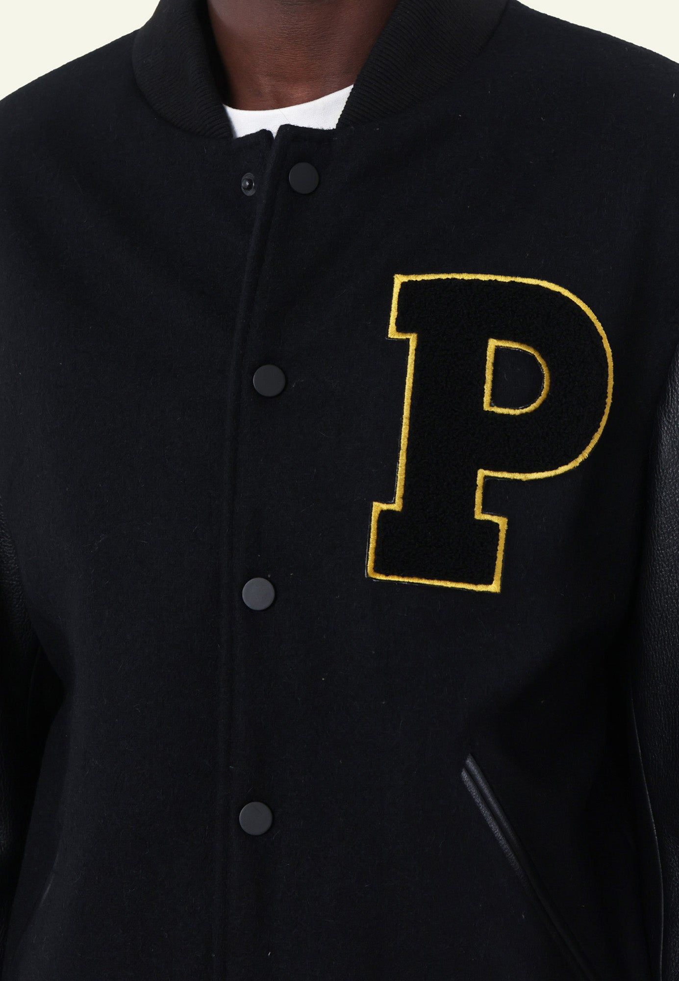 Détail manches cuir dos laine VARSITY ID-P BLACK — Serge Pariente