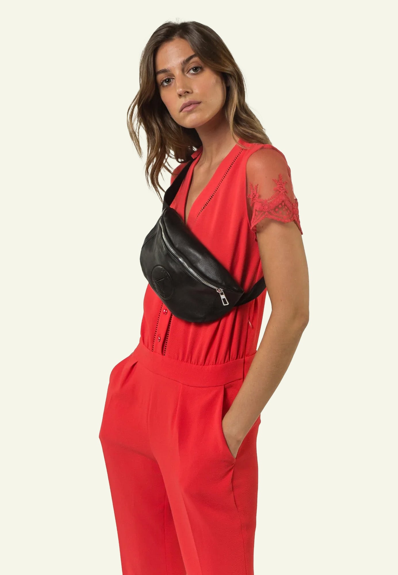 Sac banane cuir vache face — Serge Pariente Paris