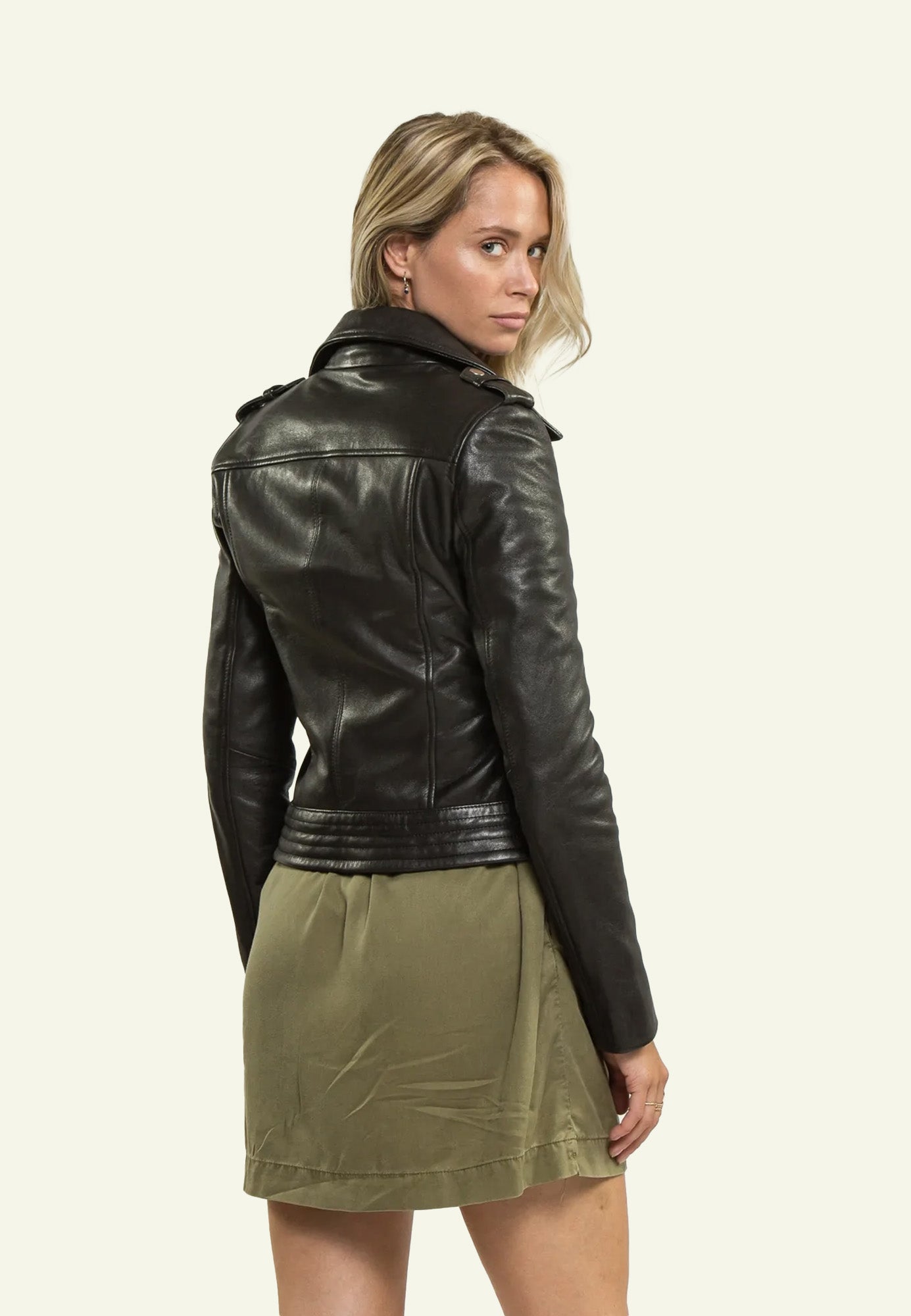Détail matelassé bas de veste PIACHOLL cuir mouton — Serge Pariente