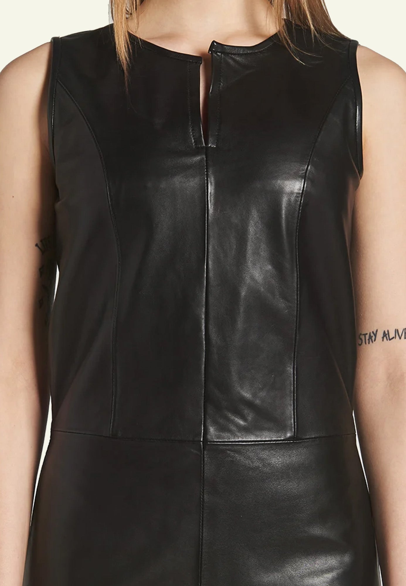 SARA DRESS BLACK vue dos robe cuir mouton — Serge Pariente Paris
