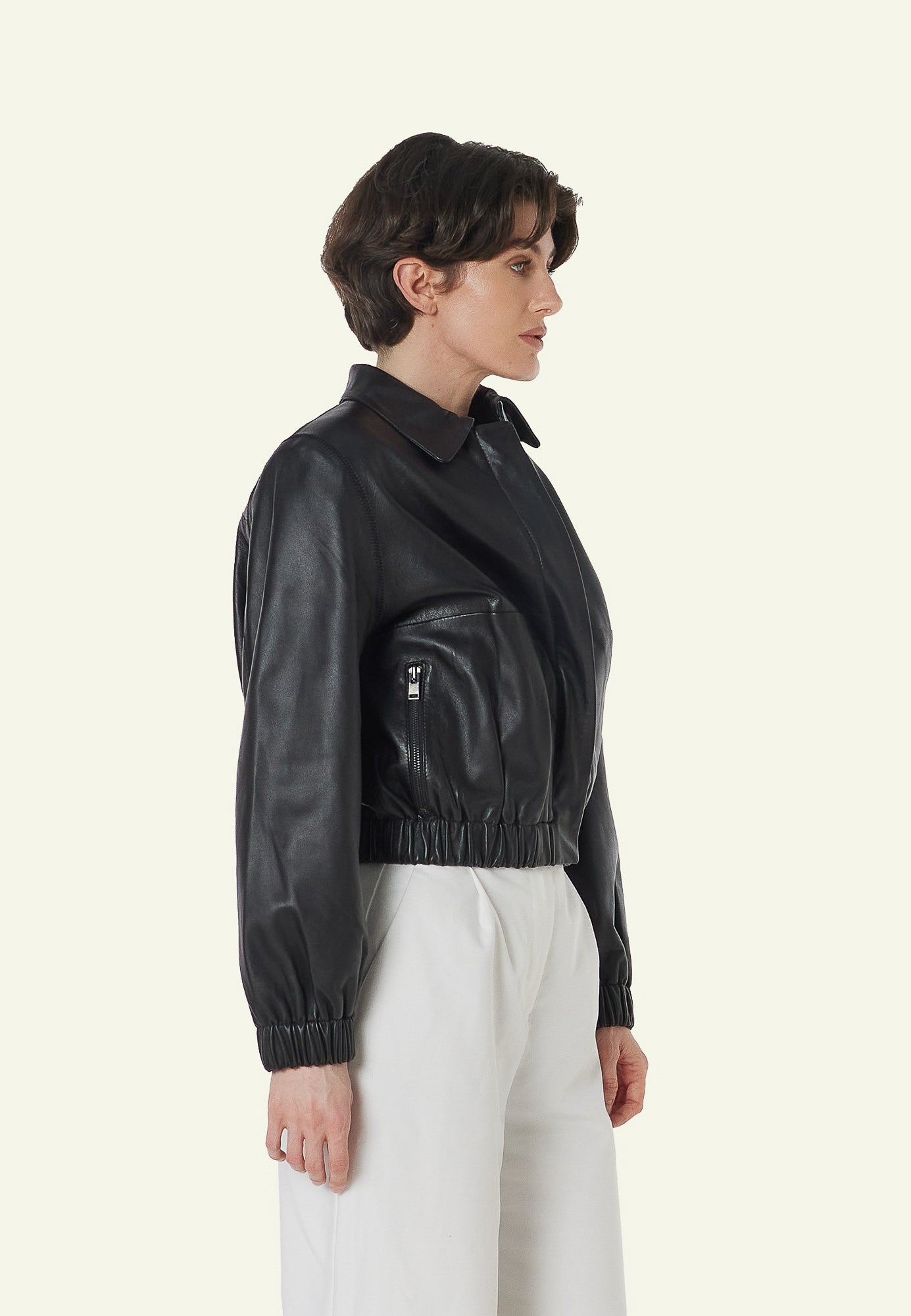 CLOTILDE BLACK portée femme veste cuir mouton — Serge Pariente Paris
