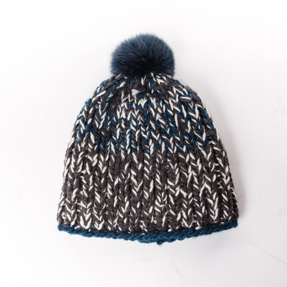 Bonnet femme tricoté bleu pompon lapin — Serge Pariente Paris